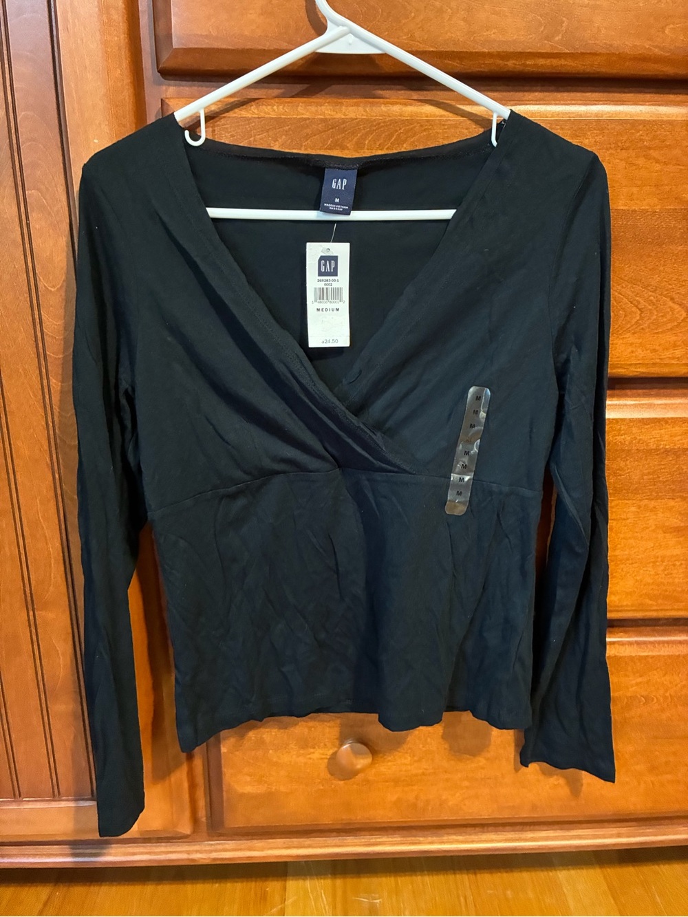 Gap Long Sleeve V-Neck Wrap Design Top Black Women’s Medium New With Tags